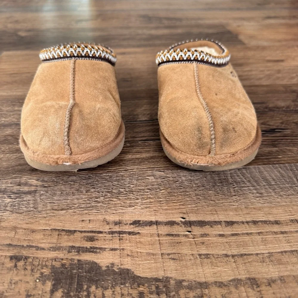 UGG Kids Tan Slippers with Patterned Trim - Picture 6 of 9